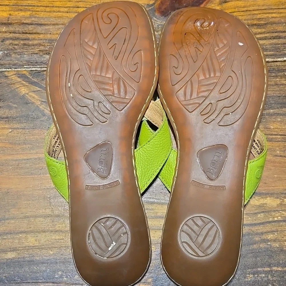 Born Green Leather Thong Sandals with Floral Design Size 8 - Picture 5 of 5